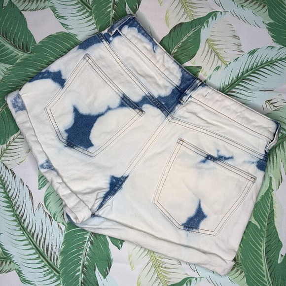 PacSun Cuffed Snowflake Bleach Mom Denim Shorts - Picture 4 of 7